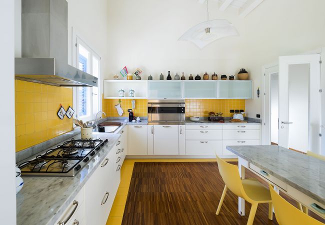 Villa in Augusta - Seafront villa with pool in the Noto Valley, Sicily South-East - 8 pax Villa in Augusta - Seafront villa with pool in the Noto Valley, Sicily South-East - 8 pax