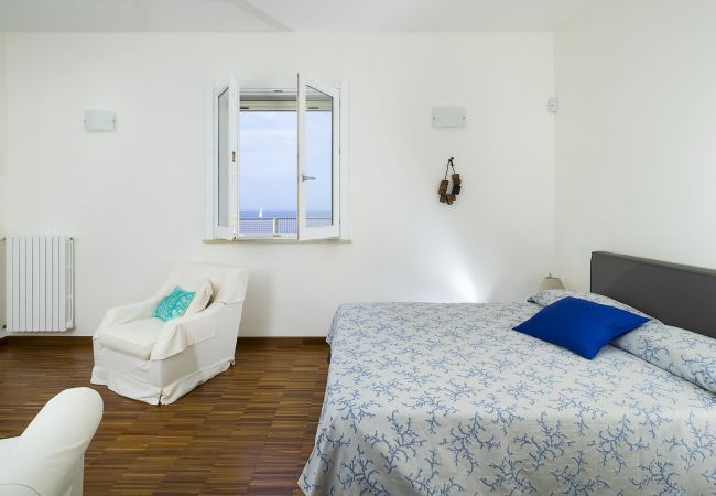 Villa in Augusta - Seafront villa with pool in the Noto Valley, Sicily South-East - 8 pax Villa in Augusta - Seafront villa with pool in the Noto Valley, Sicily South-East - 8 pax