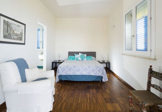 Villa in Augusta - Seafront villa with pool in the Noto Valley, Sicily South-East - 8 pax Villa in Augusta - Seafront villa with pool in the Noto Valley, Sicily South-East - 8 pax