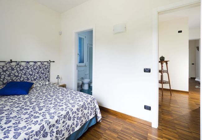 Villa in Augusta - Seafront villa with pool in the Noto Valley, Sicily South-East - 8 pax Villa in Augusta - Seafront villa with pool in the Noto Valley, Sicily South-East - 8 pax