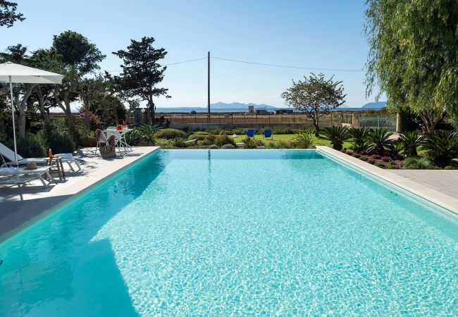 Villa in Paceco - Villa with pool, 450 metres from sea, near Trapani, Sicily - 14 pax Villa in Paceco - Villa with pool, 450 metres from sea, near Trapani, Sicily - 14 pax