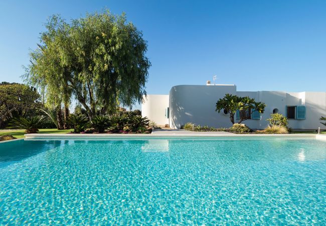Villa in Paceco - Villa with pool, 450 metres from sea, near Trapani, Sicily - 14 pax Villa in Paceco - Villa with pool, 450 metres from sea, near Trapani, Sicily - 14 pax