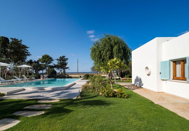 Villa in Paceco - Villa with pool, 450 metres from sea, near Trapani, Sicily - 14 pax Villa in Paceco - Villa with pool, 450 metres from sea, near Trapani, Sicily - 14 pax