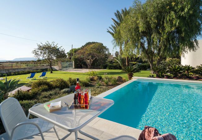 Villa in Paceco - Villa with pool, 450 metres from sea, near Trapani, Sicily - 14 pax Villa in Paceco - Villa with pool, 450 metres from sea, near Trapani, Sicily - 14 pax