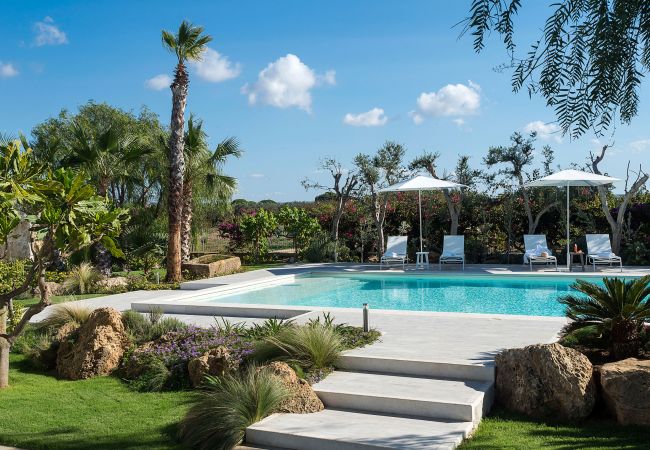 Villa in Paceco - Villa with pool, 450 metres from sea, near Trapani, Sicily - 14 pax Villa in Paceco - Villa with pool, 450 metres from sea, near Trapani, Sicily - 14 pax