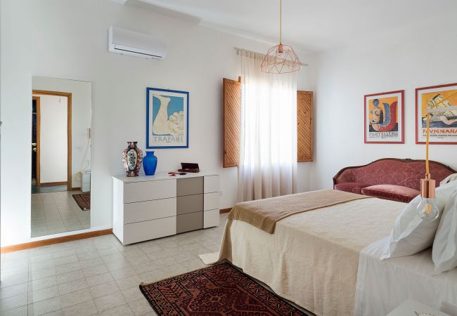Villa in Paceco - Villa with pool, 450 metres from sea, near Trapani, Sicily - 14 pax Villa in Paceco - Villa with pool, 450 metres from sea, near Trapani, Sicily - 14 pax