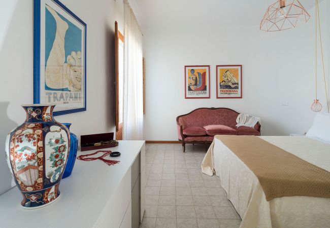 Villa in Paceco - Villa with pool, 450 metres from sea, near Trapani, Sicily - 14 pax Villa in Paceco - Villa with pool, 450 metres from sea, near Trapani, Sicily - 14 pax