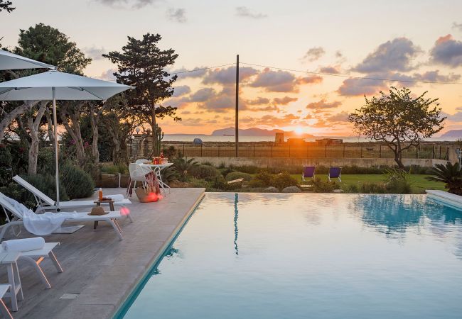 Villa in Paceco - Villa with pool, 450 metres from sea, near Trapani, Sicily - 14 pax Villa in Paceco - Villa with pool, 450 metres from sea, near Trapani, Sicily - 14 pax