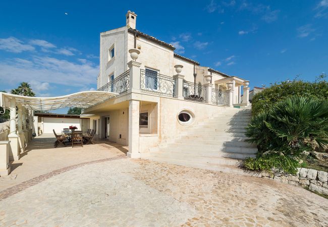 Villa in Scicli - Pool villa with wellness area, 1,5 km sea of Donnalucata, Scicli Villa in Scicli - Pool villa with wellness area, 1,5 km sea of Donnalucata, Scicli