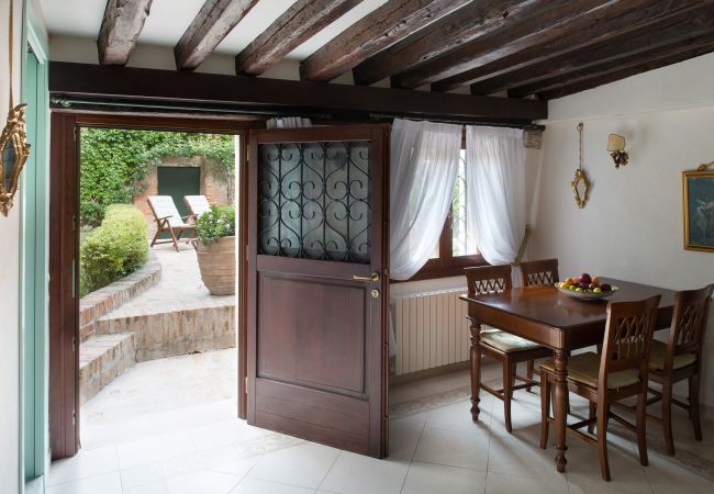 Apartment in Santa Croce - Elegant apartment with garden, in S.Croce, Venice Apartment in Santa Croce - Elegant apartment with garden, in S.Croce, Venice