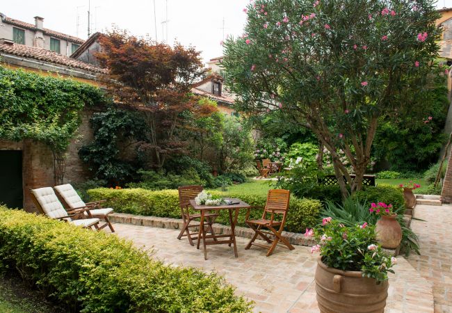  in Santa Croce - Elegant apartment with garden in S.Croce, Venice