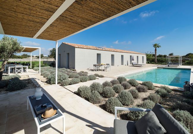 Villa in Ragusa - Designer country villa with pool in Ragusa, Sicily Villa in Ragusa - Designer country villa with pool in Ragusa, Sicily