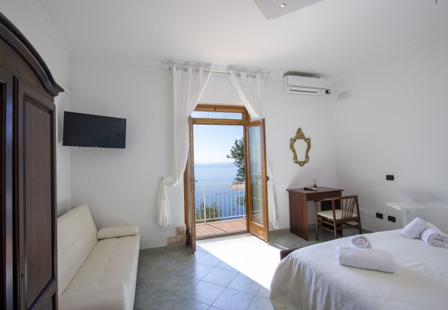 Villa in Pogerola - Villa Gioiello - Sea view pool with chromotherapy Villa in Pogerola - Villa Gioiello - Sea view pool with chromotherapy