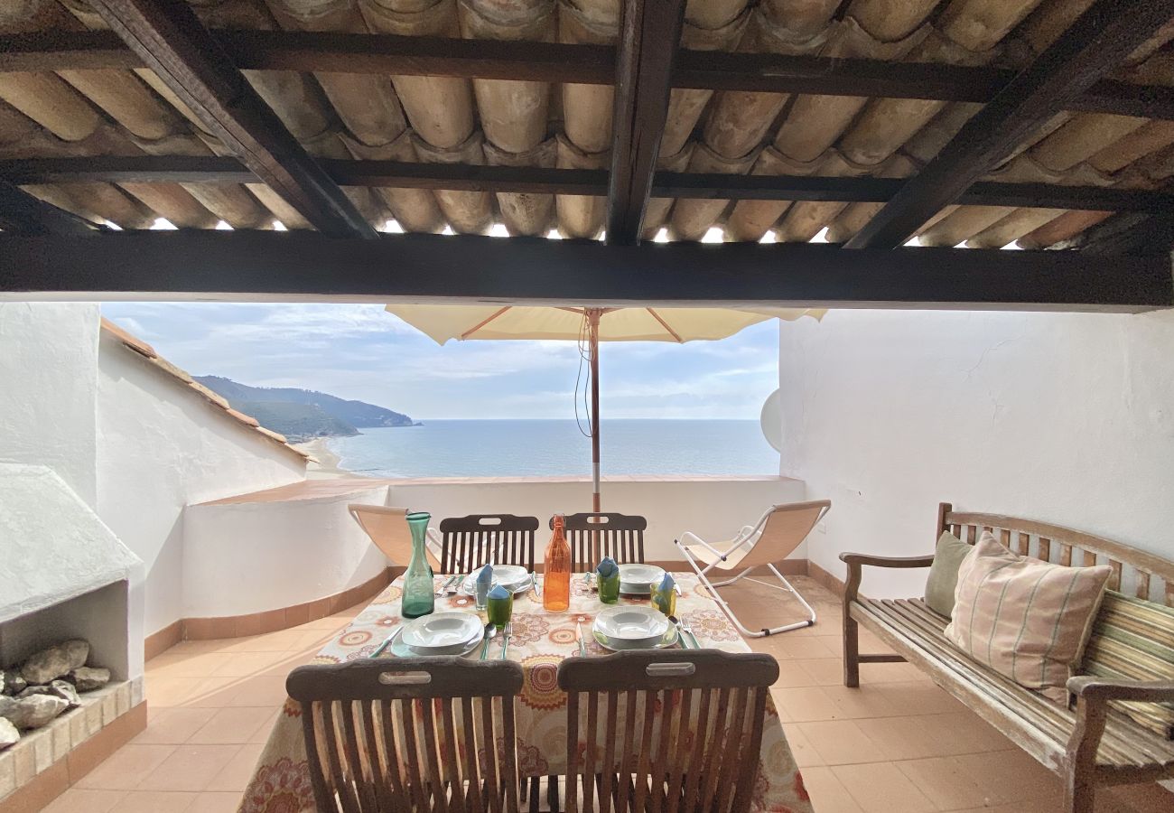 Apartment in Sperlonga - its sea view terrace is ideal for total relaxation