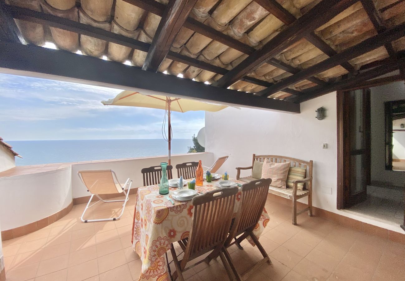 Apartment in Sperlonga - its sea view terrace is ideal for total relaxation