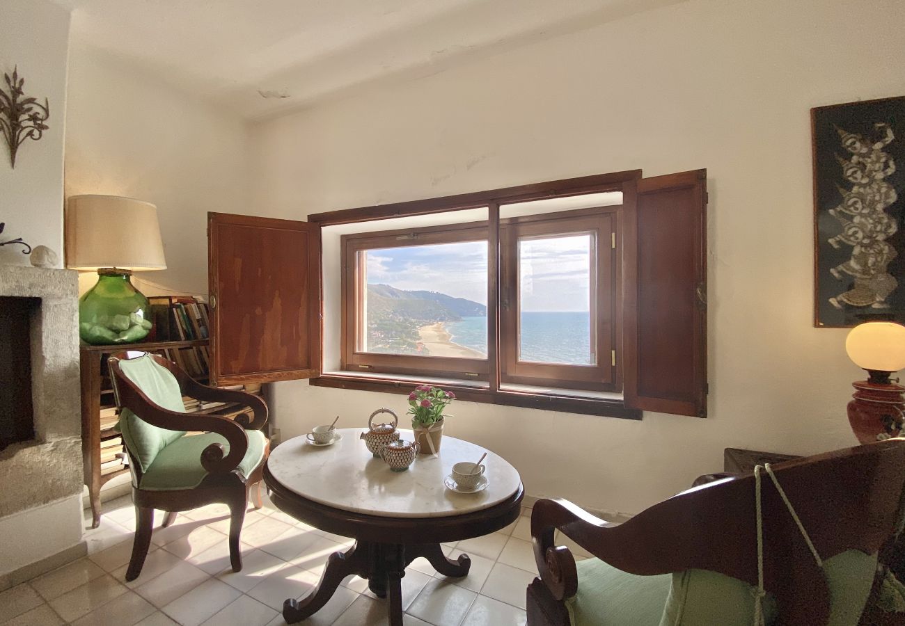 Apartment in Sperlonga - its sea view terrace is ideal for total relaxation