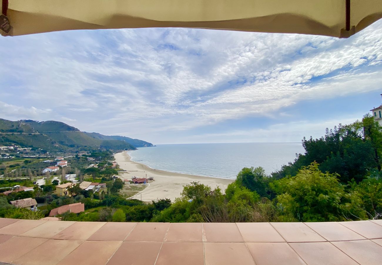 Apartment in Sperlonga - its sea view terrace is ideal for total relaxation