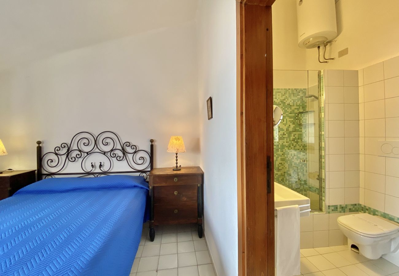 Apartment in Sperlonga - its sea view terrace is ideal for total relaxation