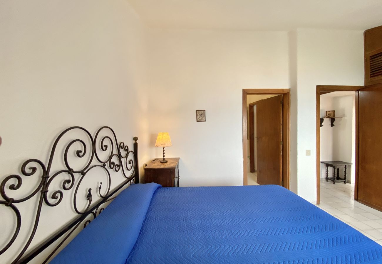 Apartment in Sperlonga - its sea view terrace is ideal for total relaxation