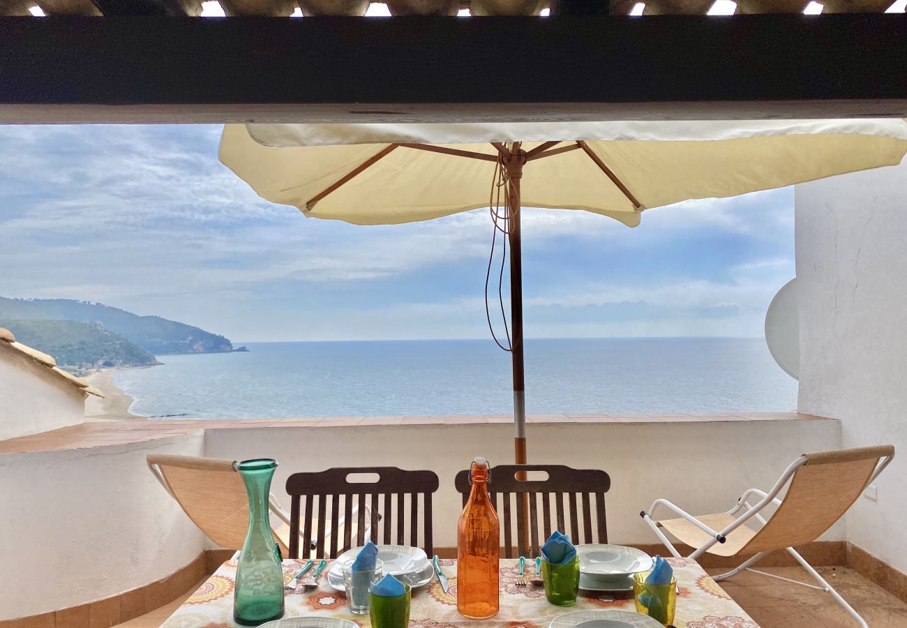 Apartment in Sperlonga - its sea view terrace is ideal for total relaxation