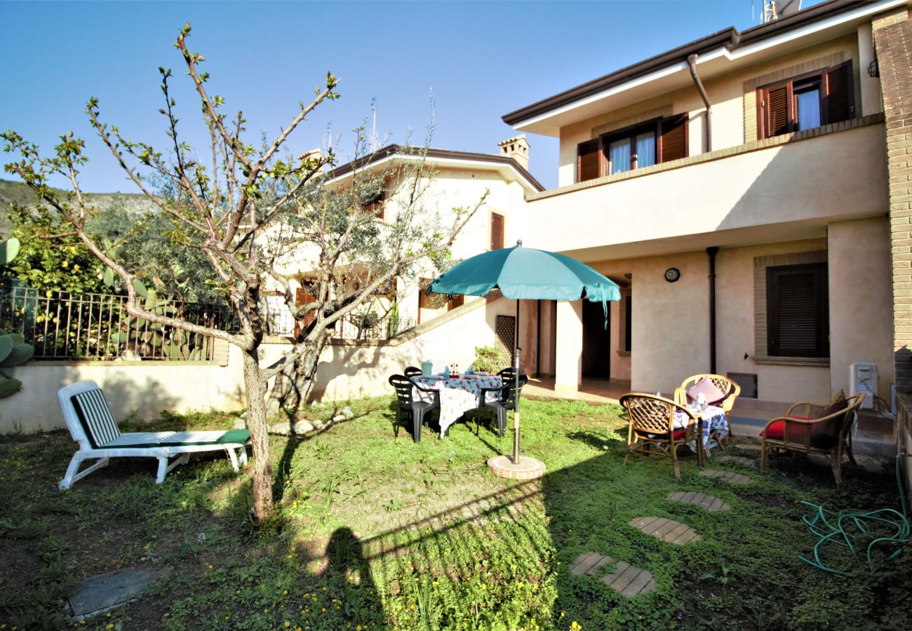 Villa in Sperlonga - Its spaces, its perfect garden for a comfortable holiday