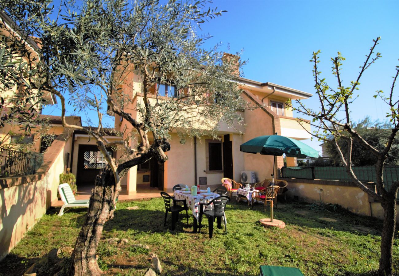 Villa in Sperlonga - Its spaces, its perfect garden for a comfortable holiday