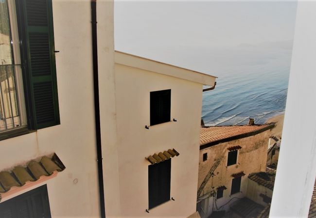 Apartment in Sperlonga - this characteristic house for 6 people is ideal for living in full the sea and the traditions of the village Apartment in Sperlonga - this characteristic house for 6 people is ideal for living in full the sea and the traditions of the village