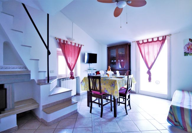 Apartment in Sperlonga - this characteristic house for 6 people is ideal for living in full the sea and the traditions of the village