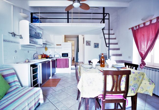 Apartment in Sperlonga - this characteristic house for 6 people is ideal for living in full the sea and the traditions of the village