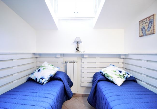 Apartment in Sperlonga - this characteristic house for 6 people is ideal for living in full the sea and the traditions of the village Apartment in Sperlonga - this characteristic house for 6 people is ideal for living in full the sea and the traditions of the village