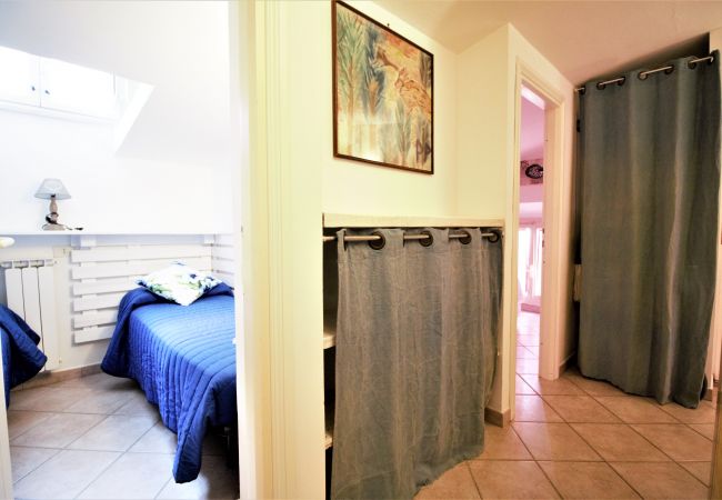 Apartment in Sperlonga - this characteristic house for 6 people is ideal for living in full the sea and the traditions of the village Apartment in Sperlonga - this characteristic house for 6 people is ideal for living in full the sea and the traditions of the village