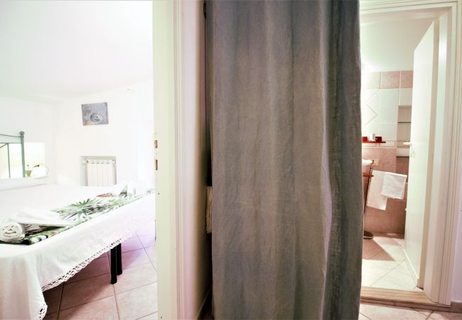 Apartment in Sperlonga - this characteristic house for 6 people is ideal for living in full the sea and the traditions of the village Apartment in Sperlonga - this characteristic house for 6 people is ideal for living in full the sea and the traditions of the village