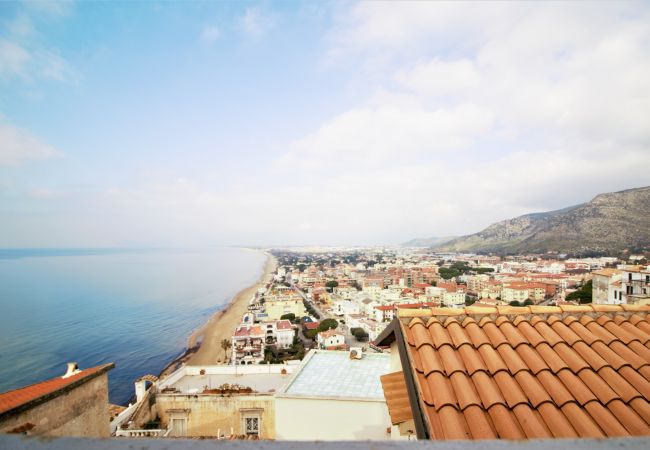 Apartment in Sperlonga - this characteristic house for 6 people is ideal for living in full the sea and the traditions of the village Apartment in Sperlonga - this characteristic house for 6 people is ideal for living in full the sea and the traditions of the village