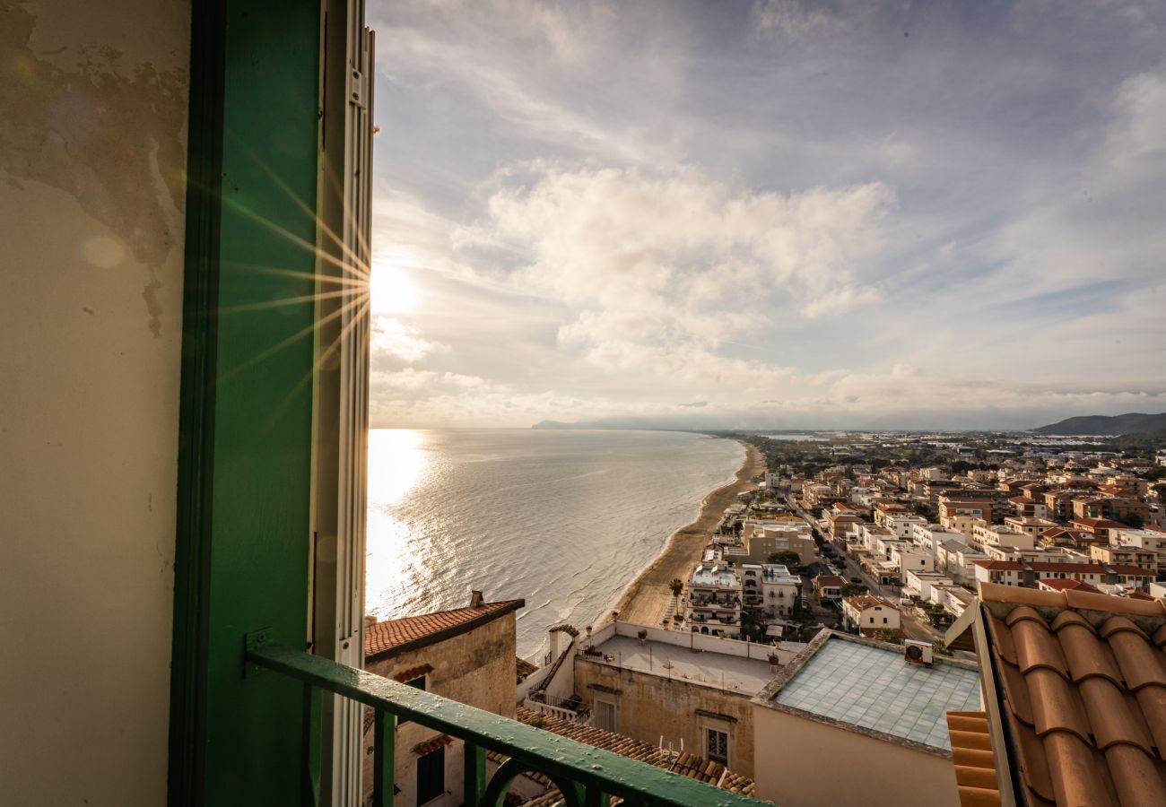 Apartment in Sperlonga - this characteristic house for 6 people is ideal for living in full the sea and the traditions of the village