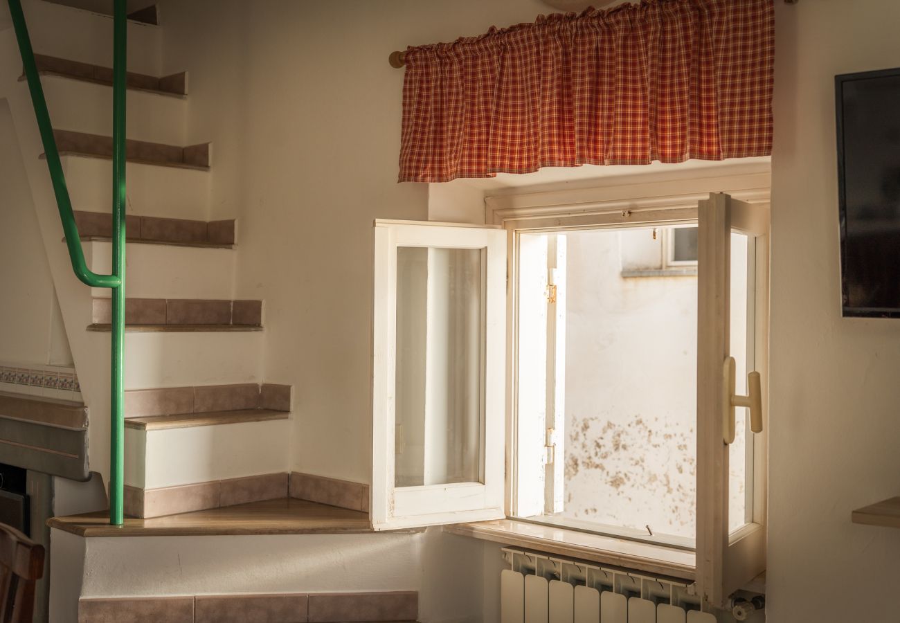 Apartment in Sperlonga - this characteristic house for 6 people is ideal for living in full the sea and the traditions of the village