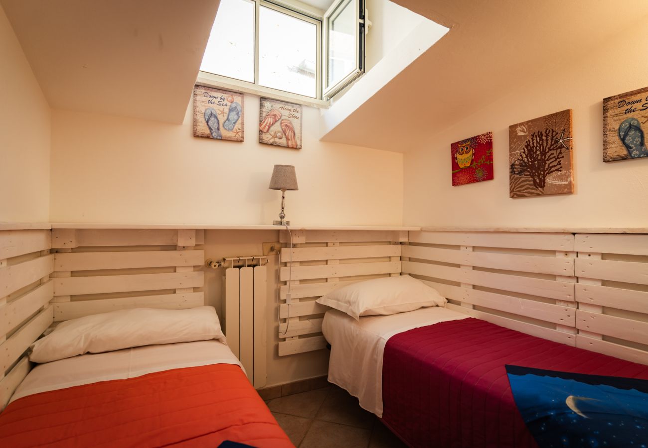 Apartment in Sperlonga - this characteristic house for 6 people is ideal for living in full the sea and the traditions of the village