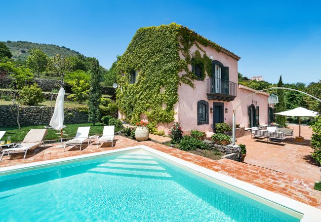 Villa in Trecastagni - Chic Villa with enchanting atmospheres Villa in Trecastagni - Chic Villa with enchanting atmospheres