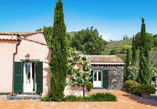 Villa in Trecastagni - Chic Villa with enchanting atmospheres Villa in Trecastagni - Chic Villa with enchanting atmospheres