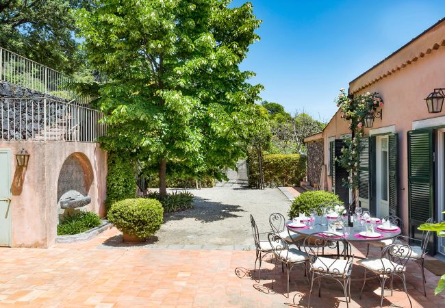 Villa in Trecastagni - Chic Villa with enchanting atmospheres Villa in Trecastagni - Chic Villa with enchanting atmospheres