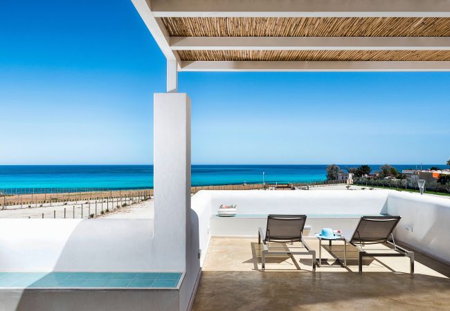 Villa in Noto - Seafront villa with pool near Syracuse, Sicily - Lavanda Villa in Noto - Seafront villa with pool near Syracuse, Sicily - Lavanda