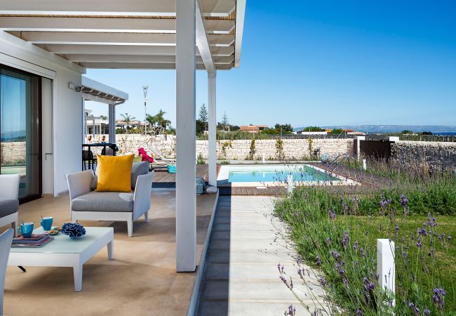 Villa in Noto - Seafront villa with pool near Syracuse, Sicily - Lavanda Villa in Noto - Seafront villa with pool near Syracuse, Sicily - Lavanda