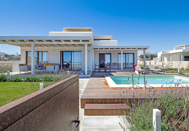 Villa in Noto - Seafront villa with pool near Syracuse, Sicily - Lavanda Villa in Noto - Seafront villa with pool near Syracuse, Sicily - Lavanda