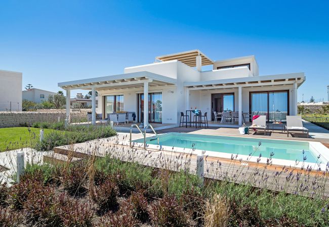 Villa in Noto - Seafront villa with pool near Syracuse, Sicily - Lavanda Villa in Noto - Seafront villa with pool near Syracuse, Sicily - Lavanda