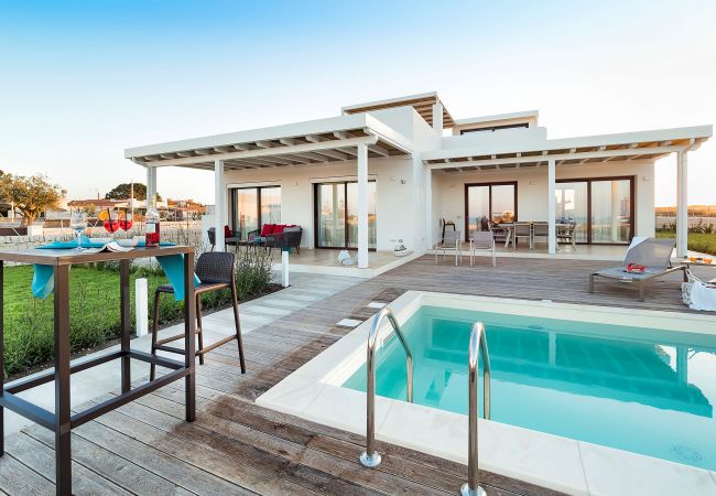 Villa in Noto - Seafront villa with pool near Syracuse, Sicily - Ulivo - 8 pax Villa in Noto - Seafront villa with pool near Syracuse, Sicily - Ulivo - 8 pax