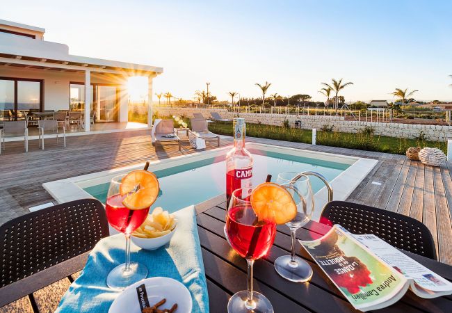 Villa in Noto - Seafront villa with pool near Syracuse, Sicily - Ulivo - 8 pax Villa in Noto - Seafront villa with pool near Syracuse, Sicily - Ulivo - 8 pax