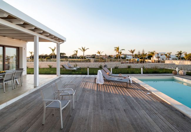 Villa in Noto - Seafront villa with pool near Syracuse, Sicily - Ulivo - 8 pax Villa in Noto - Seafront villa with pool near Syracuse, Sicily - Ulivo - 8 pax