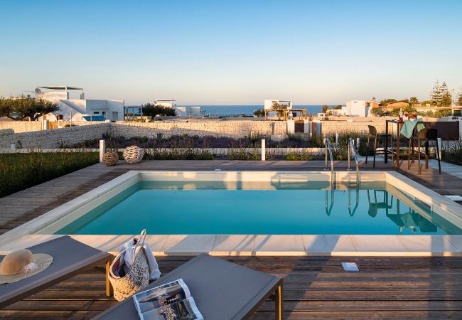 Villa in Noto - Seafront villa with pool near Syracuse, Sicily - Ulivo - 8 pax Villa in Noto - Seafront villa with pool near Syracuse, Sicily - Ulivo - 8 pax