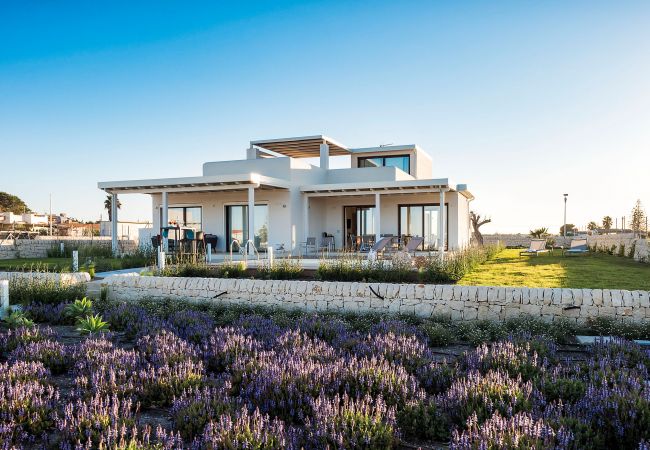 Villa in Noto - Seafront villa with pool near Syracuse, Sicily - Ulivo - 8 pax Villa in Noto - Seafront villa with pool near Syracuse, Sicily - Ulivo - 8 pax
