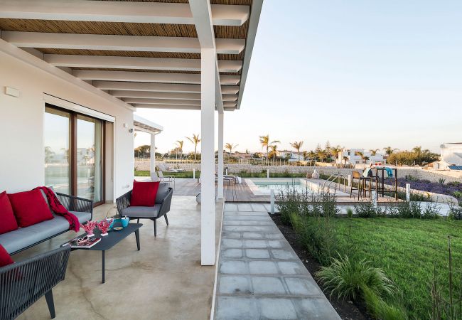 Villa in Noto - Seafront villa with pool near Syracuse, Sicily - Ulivo - 8 pax Villa in Noto - Seafront villa with pool near Syracuse, Sicily - Ulivo - 8 pax