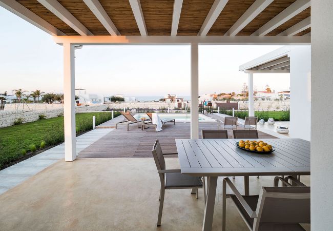 Villa in Noto - Seafront villa with pool near Syracuse, Sicily - Ulivo - 8 pax Villa in Noto - Seafront villa with pool near Syracuse, Sicily - Ulivo - 8 pax